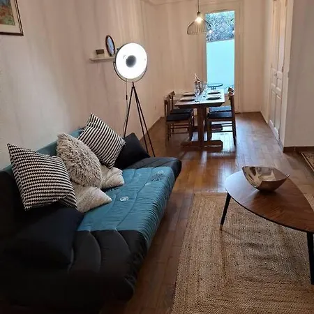 Self Contained * Perpignan