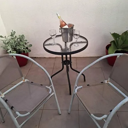 Self Contained Apartmán