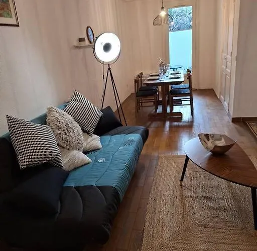 Self Contained * Perpignan